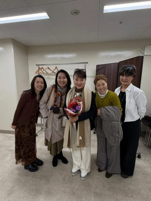 🐾

2/20（金）
高嶋ちさ子のザワつく！昭和歌謡祭＠名古屋に
介助犬サポート大使のジュディ・オングさんがご出演♪

かのお姿で神々しく登場され
会場を湧かせておられました♪

楽屋でご挨拶させて頂けました！

＃日本介助犬協会
＃介助犬
＃シンシアの丘